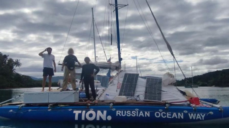 Ресейліктердің экспедиция катамаранын акулалар суға батырып жіберді