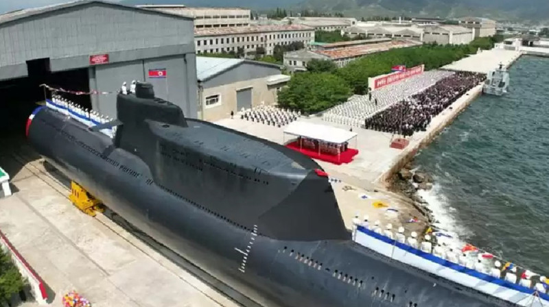 ҚХДР ядролық қарулы сүңгуір қайығын суға жіберді