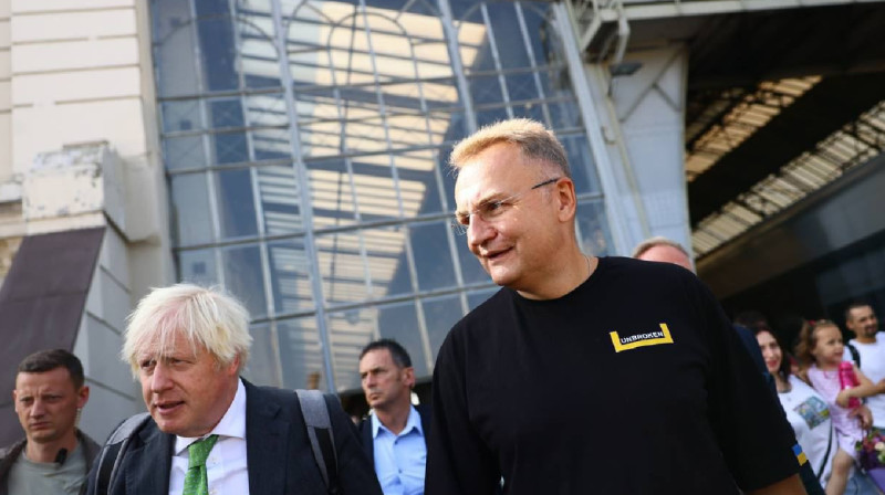 Борис Джонсон Львовқа алдын ала айтпастан-ақ, пойызбен келген