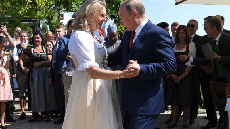 Австрияның бұрынғы сыртқы істер министрі Санкт-Петербургке көшті