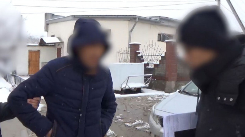 За выдачу водительских прав осудили мошенников в Жамбылской области