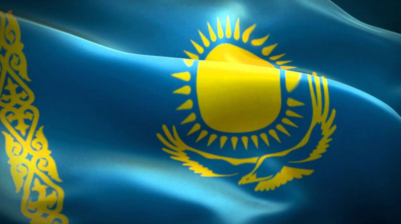 Казахстанский флаг разрешат вешать на балконах и в помещениях