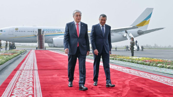 Токаев прибыл в Душанбе на заседание Совета глав государств