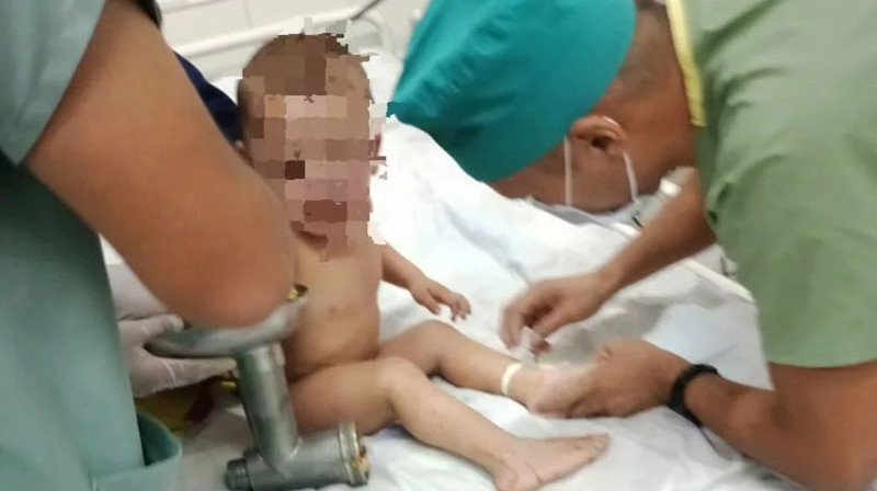 Младенцу зажало руку в электрической мясорубке в Шымкенте