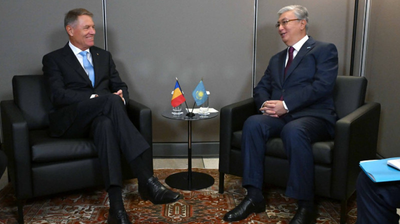 Токаев провел переговоры с президентом Румынии