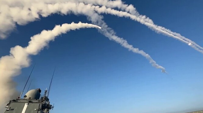 Беспилотники массово атакуют Крым и приграничные регионы