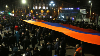 В Ереване продолжаются протесты, есть пострадавшие
