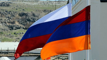 Российские дипломаты поздравили Армению с независимостью на фоне протестов в Ереване