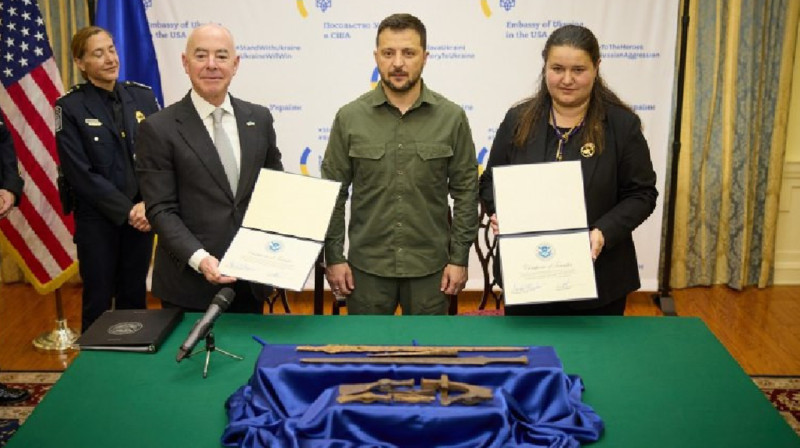 АҚШ Украинаға ұрланған мәдени құндылықтарды берді