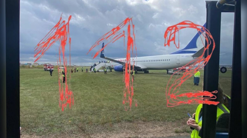 "Боинг" выкатился за пределы полосы в Перми