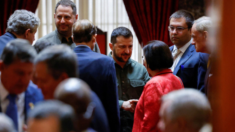 "Если мы не получим помощи, то проиграем войну" - Зеленский обратился к конгрессменам