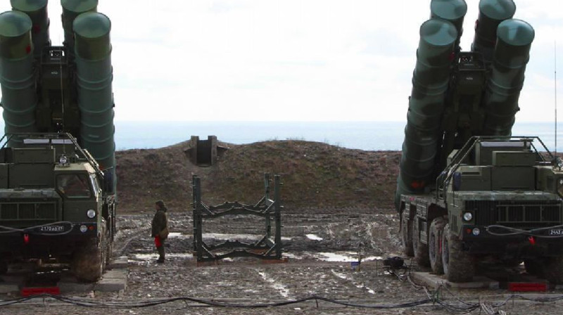 Украина қарулы күштері бес С-400 «Триумф» зымыран тасығыштарын жойды