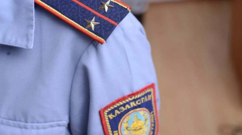 Жамбыл облысында такси жүргізушісі полицейді пышақтап кетті