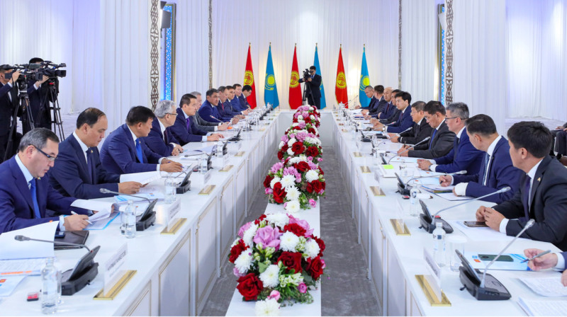 Казахстан и Кыргызстан договорились увеличить товарооборот до 2 млрд долларов