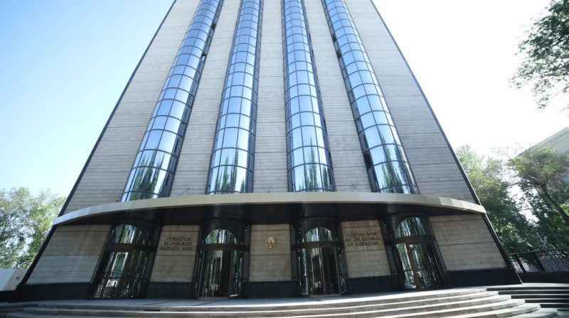 Решение по ограничению валютных операций отменили в центральном банке Узбекистана