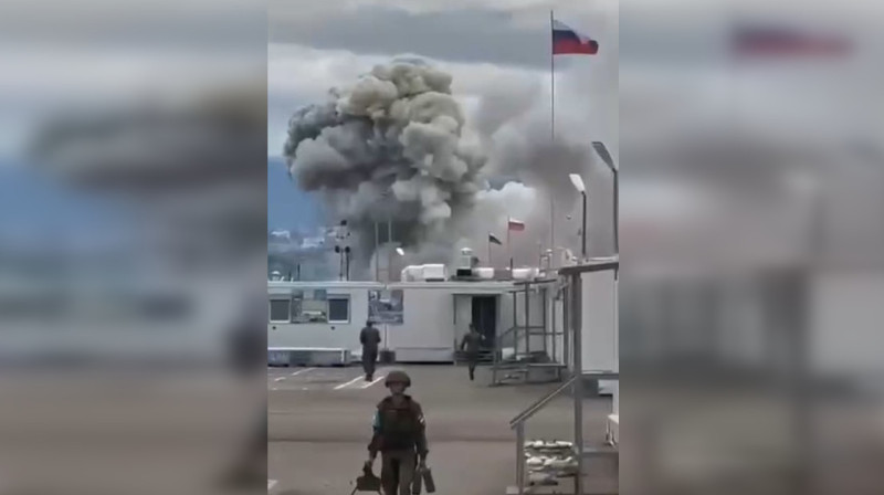 В сети появилось видео предполагаемого взрыва склада российских военных в Нагорном Карабахе
