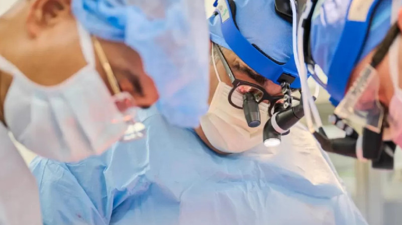 АҚШ-та адамға шошқа жүрегі қайтадан сәтті трансплантацияланды