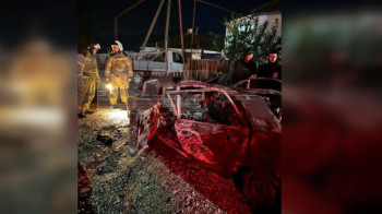 Два подростка на машине намеренно наехали на ребенка в Дагестане, их машину сожгли. ВИДЕО