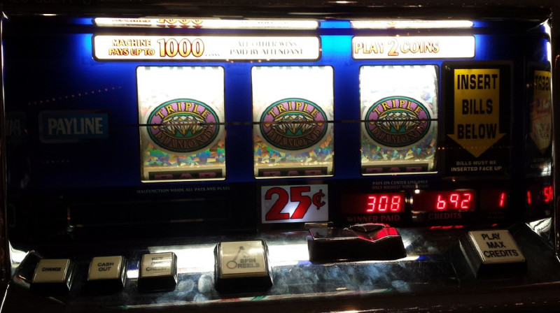 Сотрудник Генпрокуратуры проиграл более полумиллиона долларов в букмекерской конторе в Кыргызстане