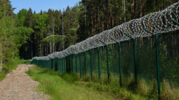 Латвия пригрозила закрыть границы с Беларусью и Россией