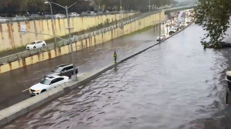 Нью-Йорк затопило после дождей, объявлен режим ЧС