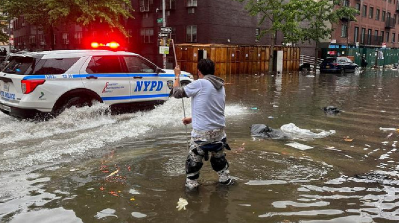 Төтенше жағдай: Нью-Йорк жауын-шашыннан суға көмілді