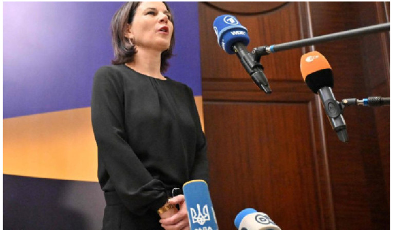 Бербок Украинаға «қысқы қорғаныс қалқанын» құруға шақырды