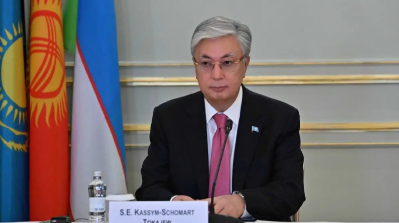 Токаев подписал закон «Об общественном контроле».