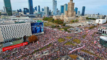 Варшавада жүздеген мың адам наразылық акциясына шықты