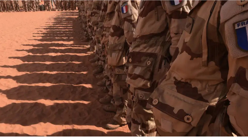 Франция будет выводить войска из Нигера