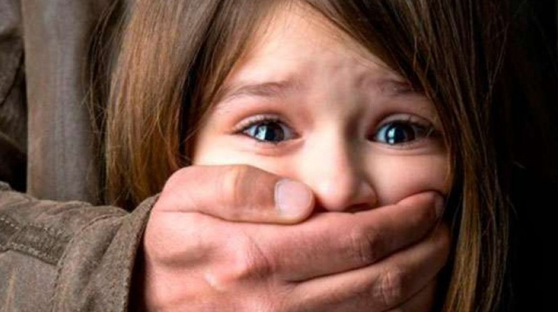 Педофил развращал 12-летнюю девочку в России