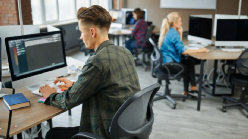 Проверять вернувшихся IT-специалистов предложили в России