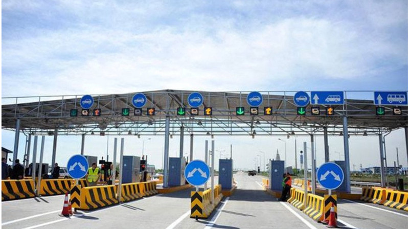 На пяти автодорогах Казахстана внедрят плату за проезд