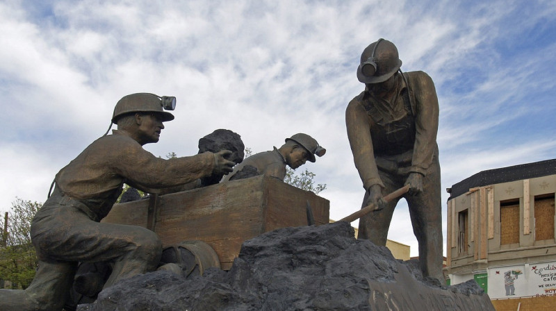 Казахстанские шахтеры смогут выходить на пенсию в 55 лет