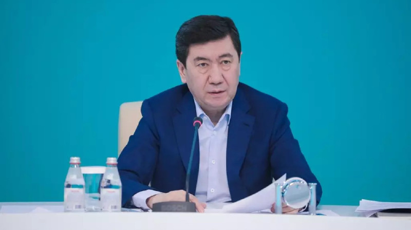 Официальное предупреждение получил депутат Базарбек за неэтичное поведение и агрессию