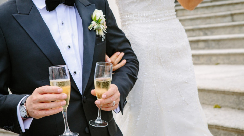 Создать брачный фонд и ввести выплаты молодоженам предложили в Казахстане