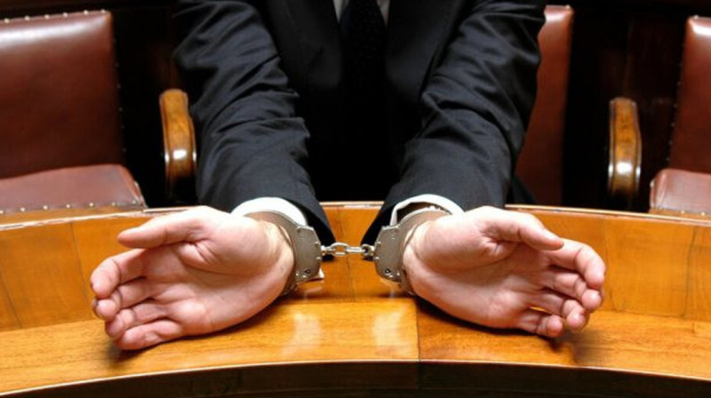 В Костанайской области общественный защитник пыталась пронести деньги заключённому