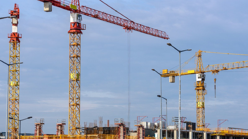 Четверо рабочих упали с высоты в  Астане