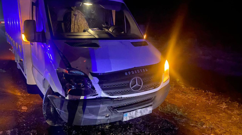 Грузовик насмерть сбил мужчину, сидевшего на трассе Алматы — Усть-Каменогорск. ВИДЕО