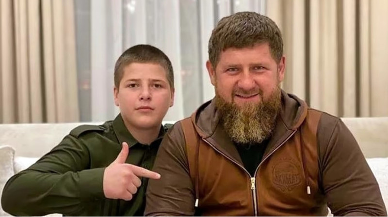 Кадыров объявил своего сына, избившего поджигателя Корана, героем всех мусульман