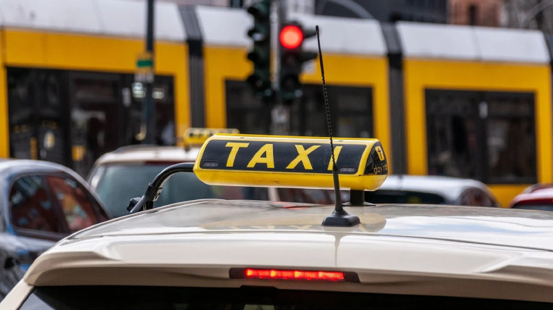 4% налогов будут платить водители такси в Казахстане