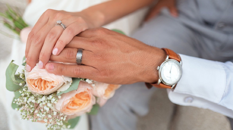 Пособие для вступающих в брак разработали в Казахстане