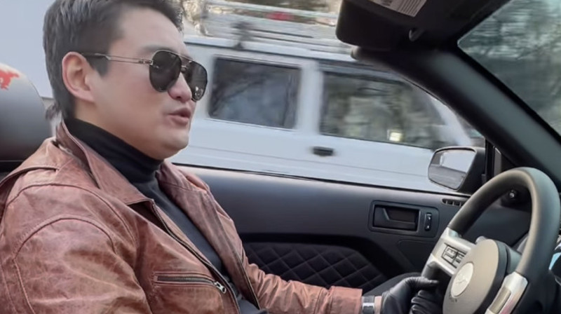 Торегали Тореали опубликовал видео, где он убирает город