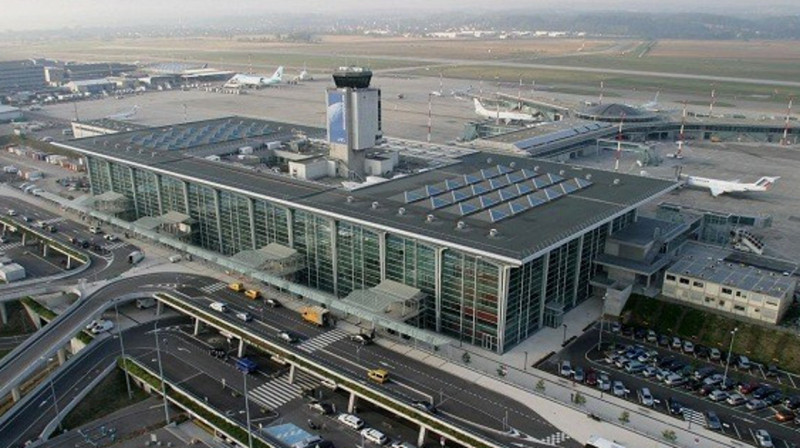 Аэропорт на границе Франции и Швейцарии эвакуировали из-за сообщения о бомбе