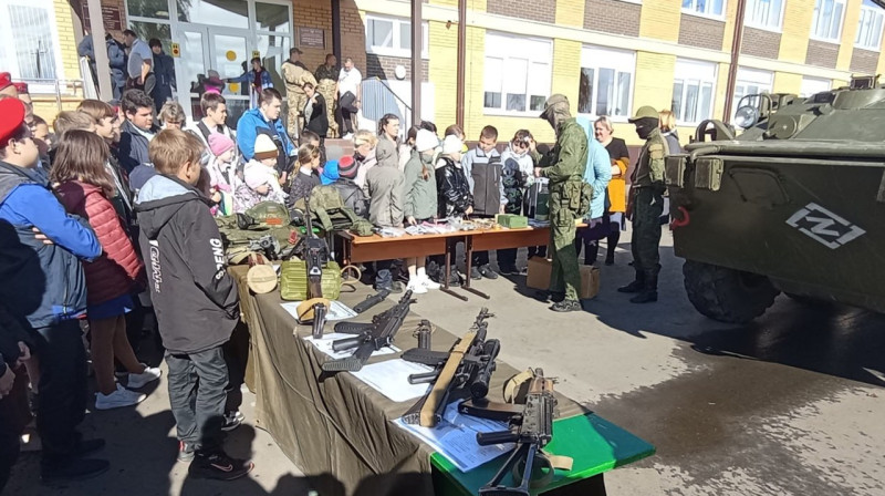 Для “Урока мужества” курганским школьникам пригнали БТР