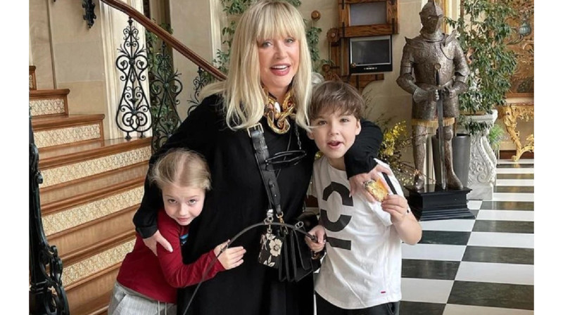 Пугачева вместе с Лизой и Гарри покинула Израиль