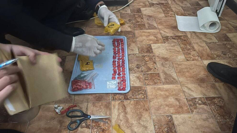 Мужчину задержали за хранение 1500 доз мефедрона в Актау