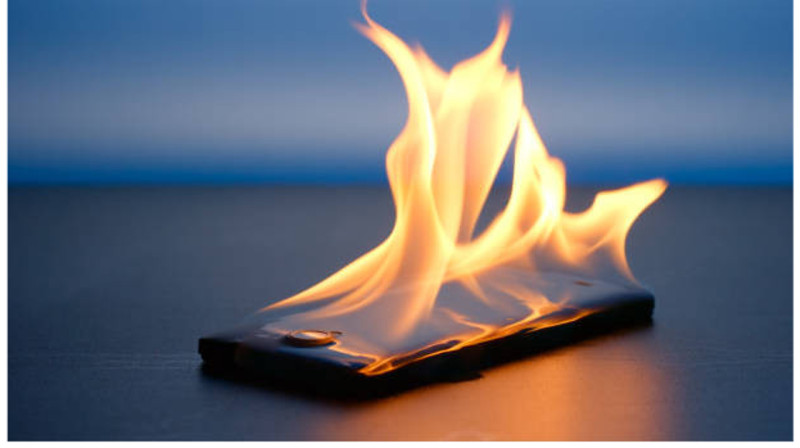 Сломало нос, обожгло глаза: семилетний мальчик пострадал из-за взрыва телефона в Ингушетии