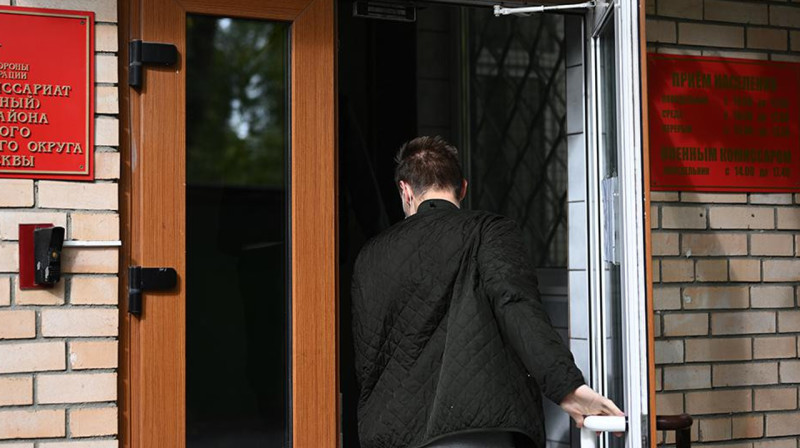 Двое таджиков сбежали из московского военкомата