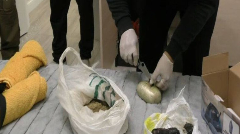 Группу наркосбытчиков с крупной партией гашиша задержали в столице